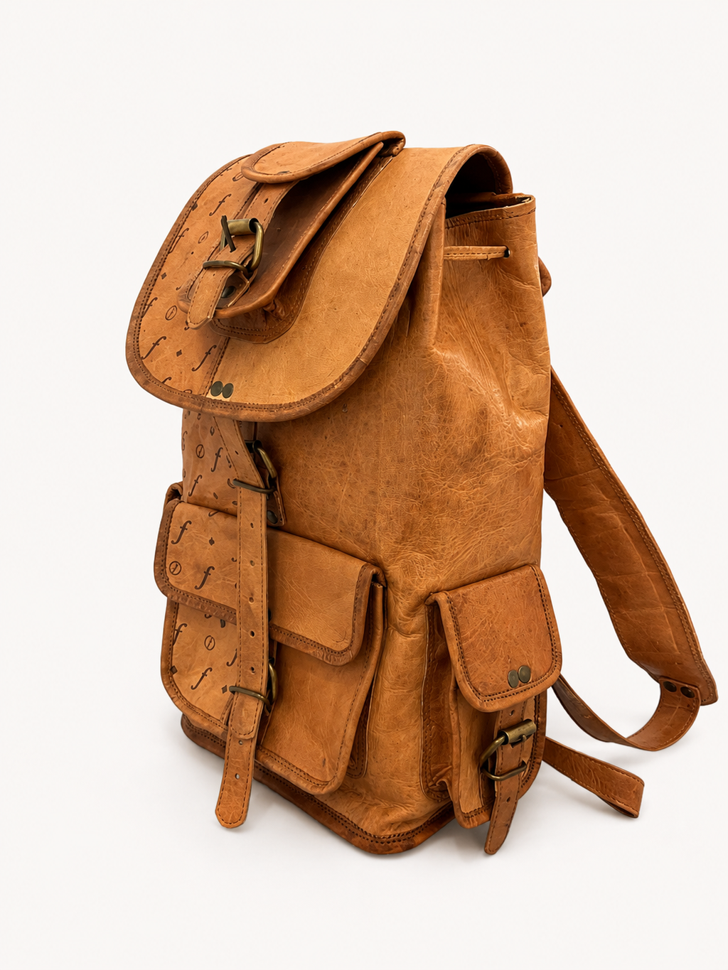 Crest angled front view with a raised flap edge, front pocket and side pocket.