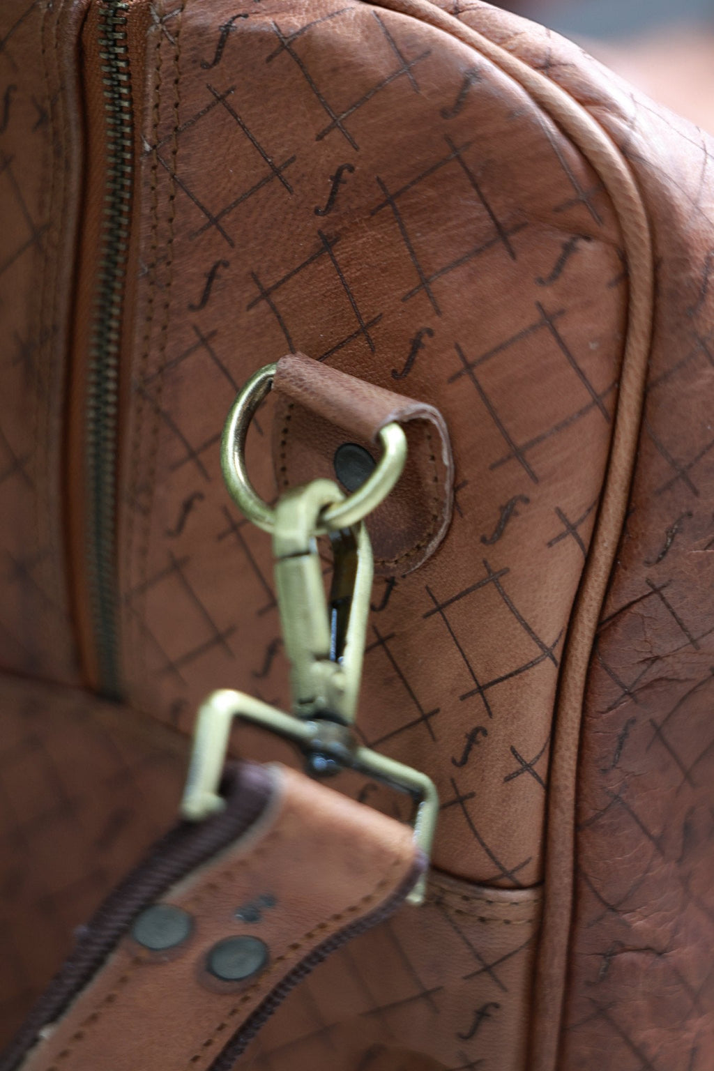 Close-up of the Timberline shoulder-strap clip attached to its side ring beside the main zip.